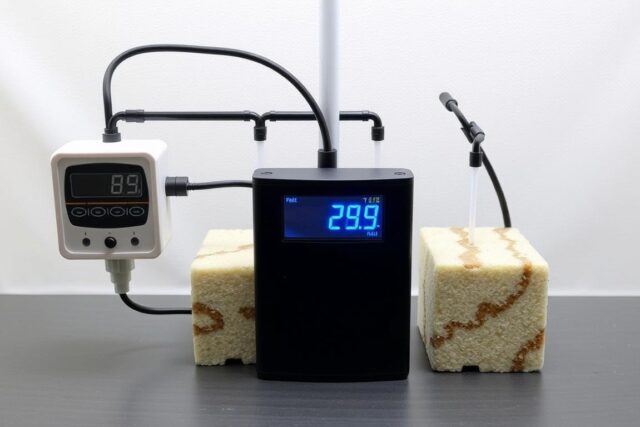 Sistem irigasi otomatis dengan timer untuk menjaga kelembapan agar akar sehat pada media rockwool Sistem irigasi otomatis dengan timer untuk menjaga kelembapan agar akar sehat pada media rockwool